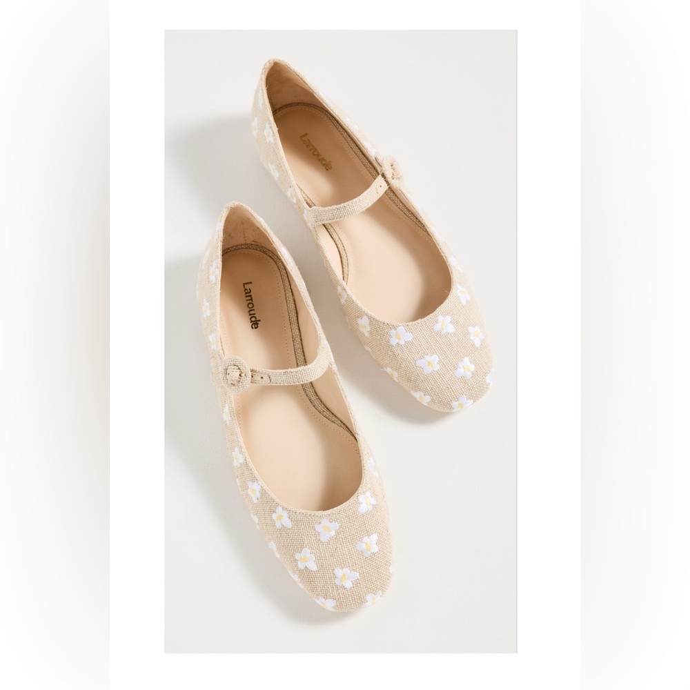 NWT Larroude Blair Flats Floral Size 6